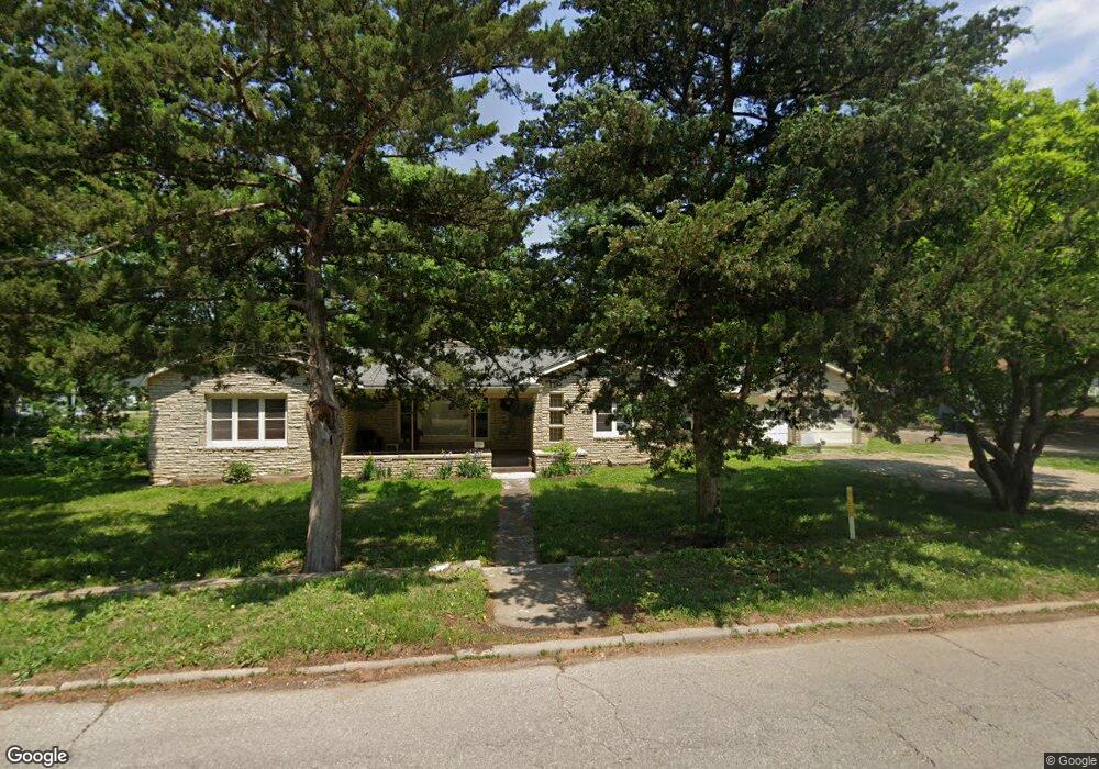 1212 SW 27th St, Topeka, KS 66611 - photo 1