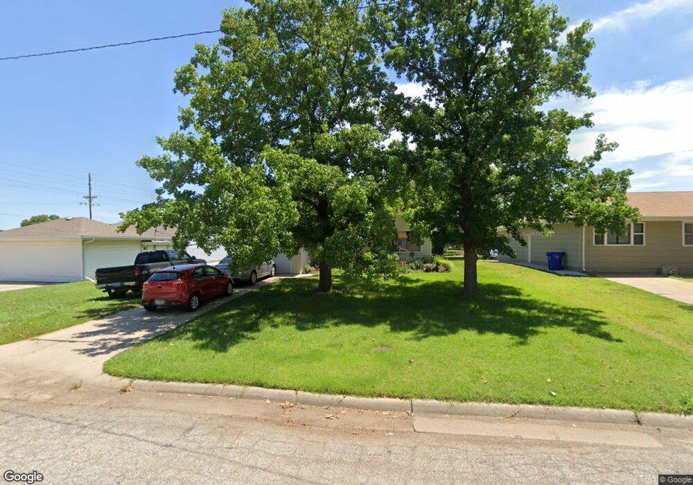 542 N Eby St, McPherson, KS 67460 - photo 1