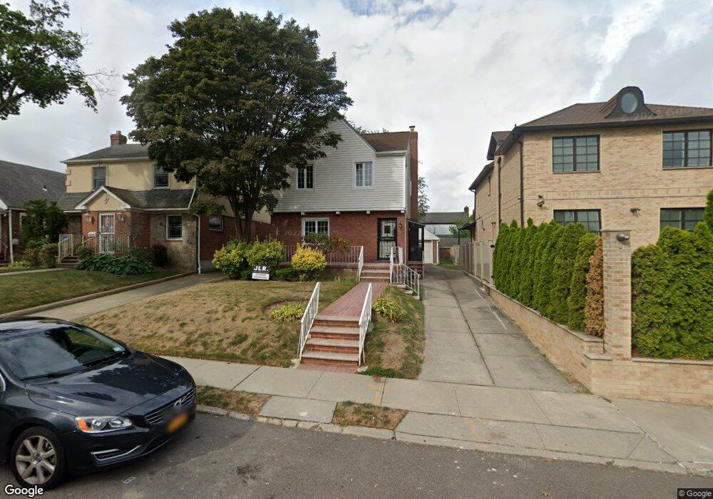 7308 184th St, Fresh Meadows, NY 11366 - photo 1