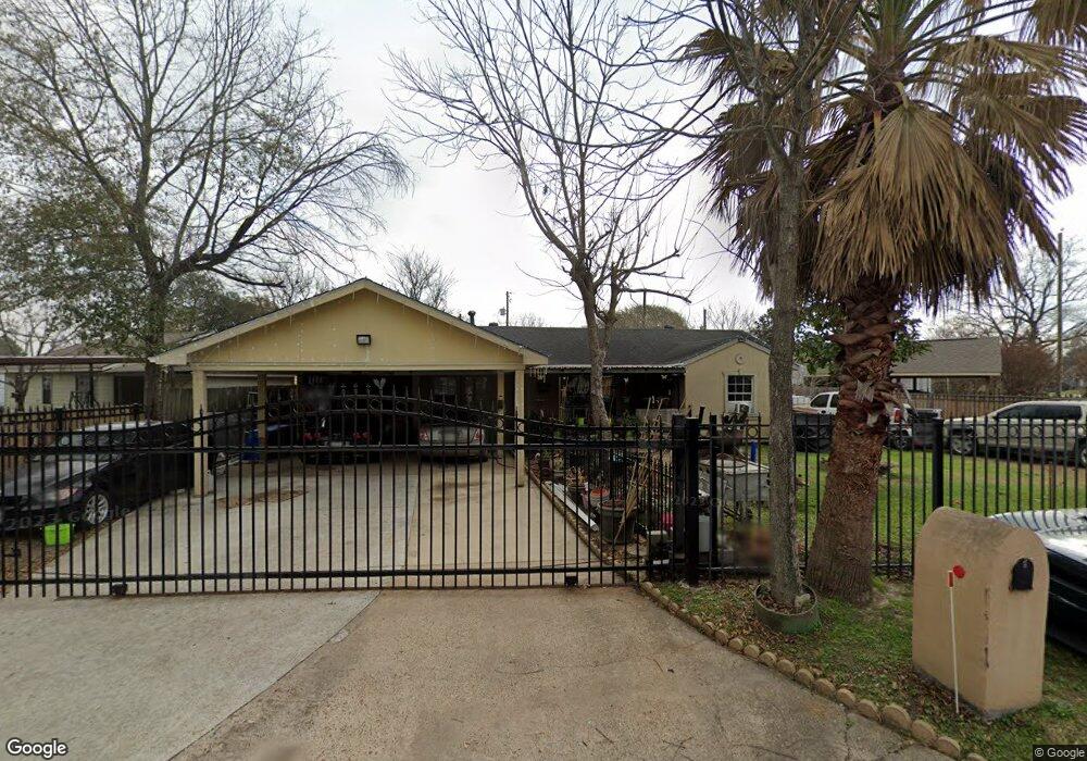 10940 Royal Pine Dr, Houston, TX 77093 - photo 1