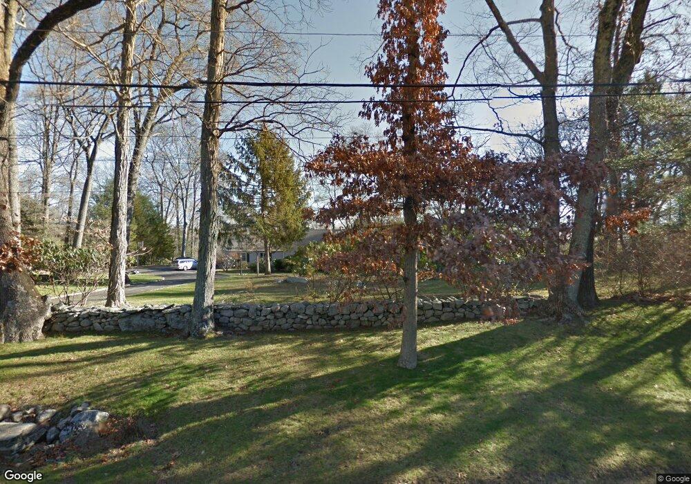 5 Pin Oak Ln, Cos Cob, CT 06807 - photo 1