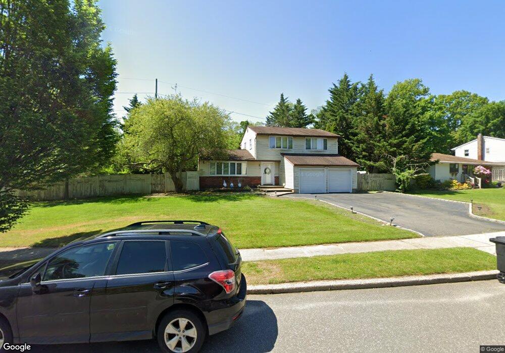 34 Abbey Dr, ComMacK, NY 11725 - photo 1