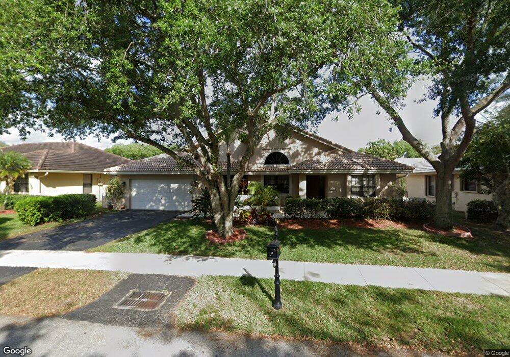 2911 Hidden Hollow Ln, Davie, FL 33328 - photo 1