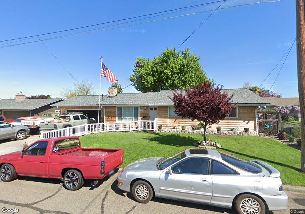 107 Victoria Way, Central Point, OR 97502 - photo 1