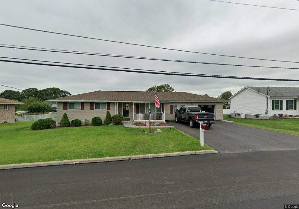 1104 Bayberry Rd, Pen Argyl, PA 18072 - photo 1