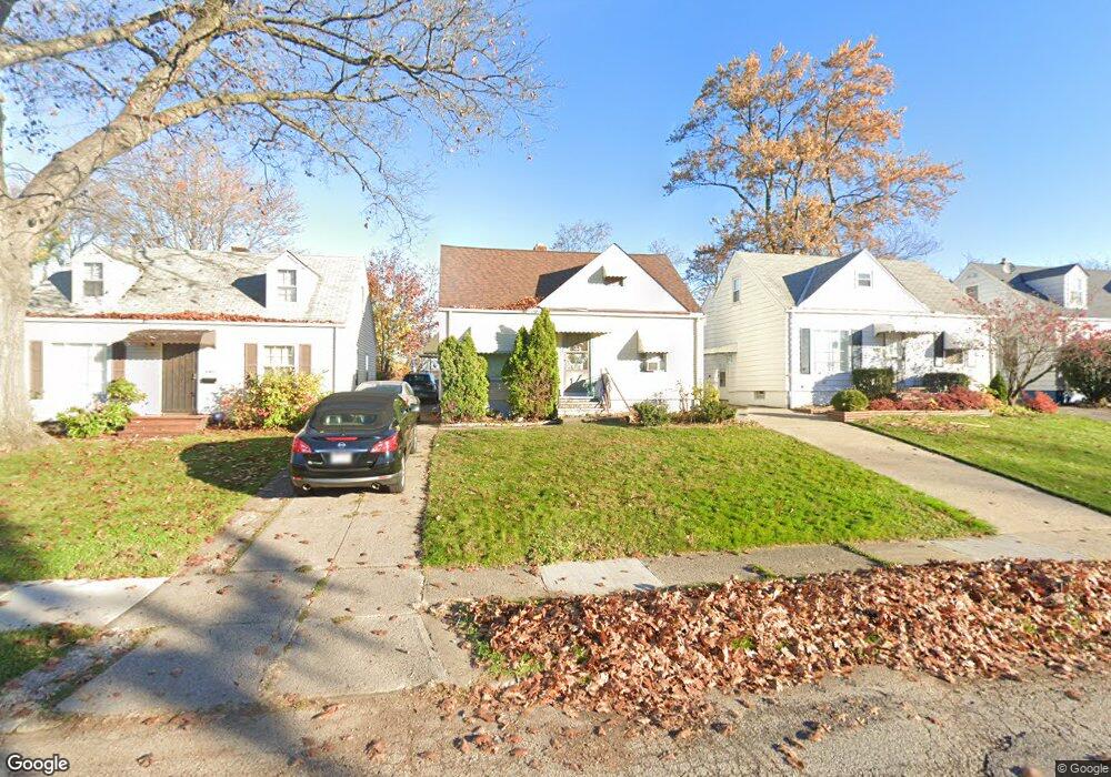 21409 Watson Rd, Maple Heights, OH 44137 - photo 1