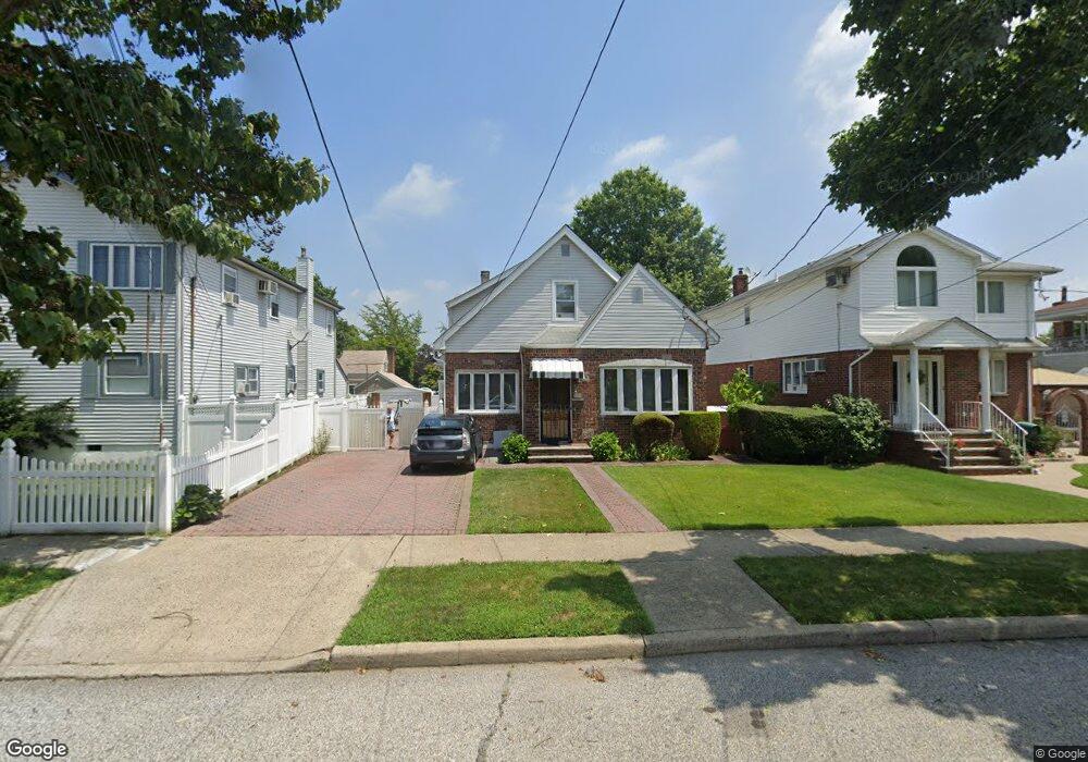 8535 262nd St, Floral Park, NY 11001 - photo 1