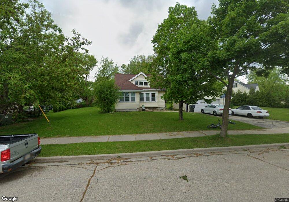 450 Meadowlark Ct, West Bend, WI 53090 - photo 1