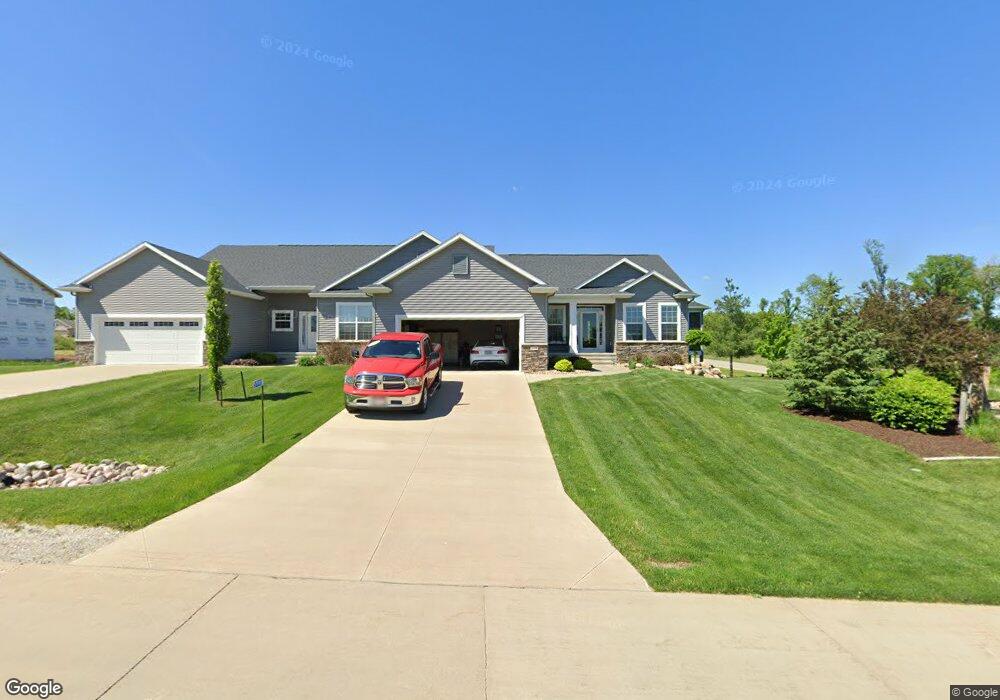 5998 Meadow Grass Cir SE, Cedar Rapids, IA 52403 - photo 1