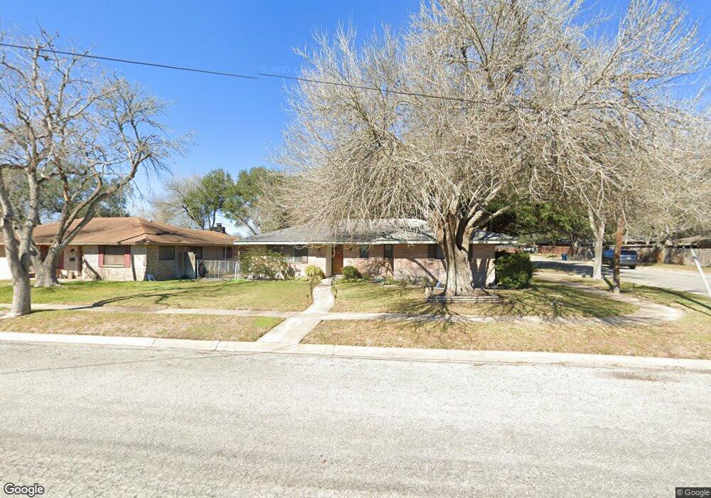 1209 E Clare St, Beeville, TX 78102 - photo 1