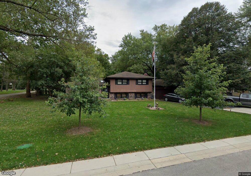 105 Cherokee Rd, Algonquin, IL 60102 - photo 1