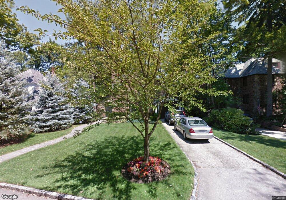 21 Rolling Hill Rd, Manhasset, NY 11030 - photo 1