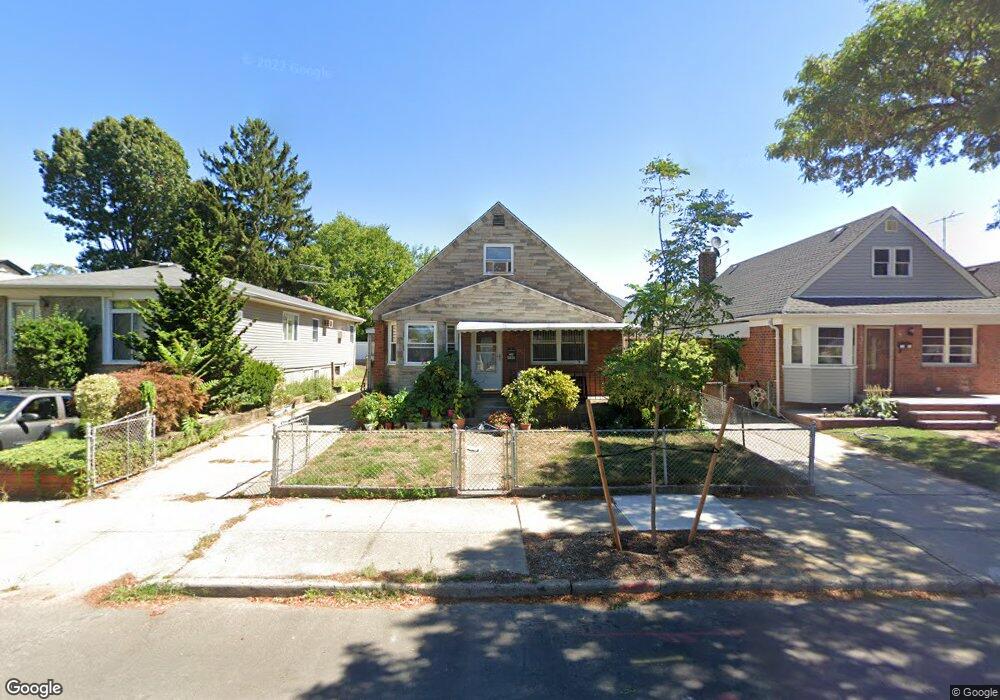 8055 258th St, Glen Oaks, NY 11004 - photo 1