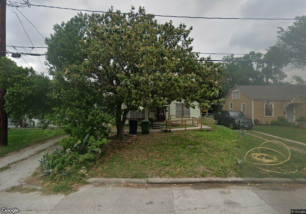 204 Robert Lee Rd, Houston, TX 77009 - photo 1
