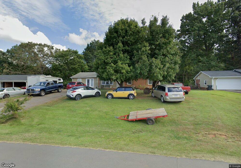 161 E Meadowview Dr, Statesville, NC 28625 - photo 1