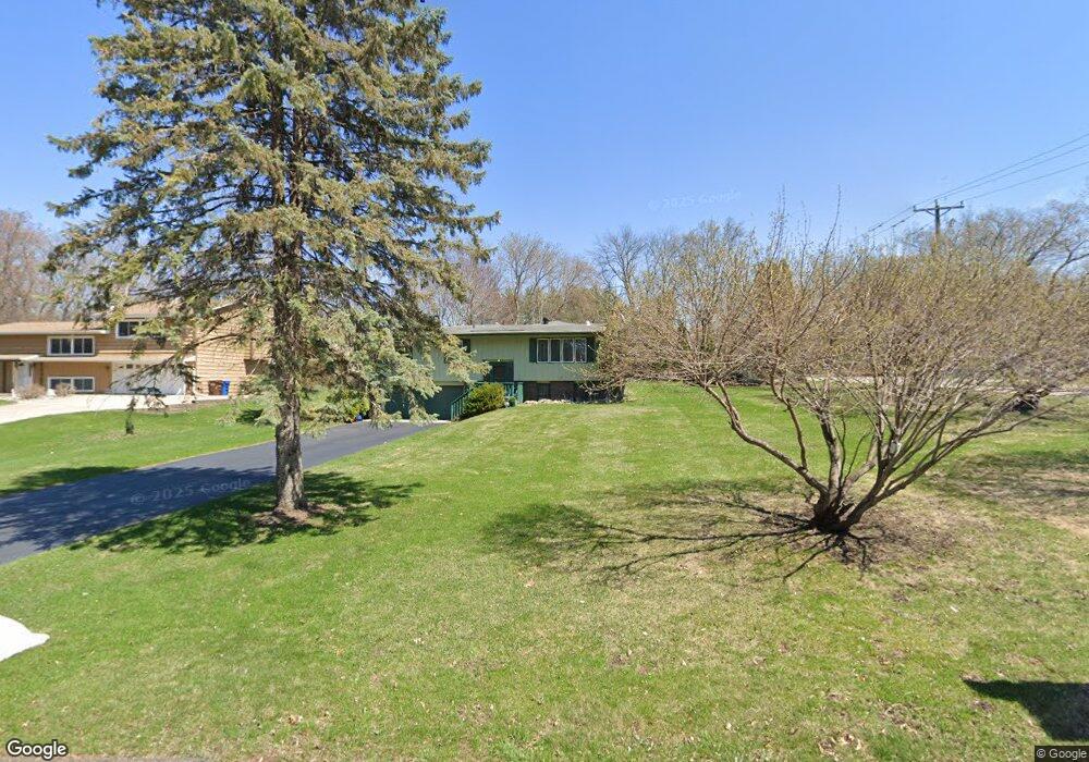 5733 Bluebird Ln, Minnetonka, MN 55345 - photo 1