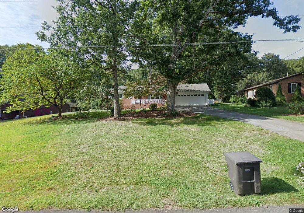 302 Brookmeade Dr, Statesville, NC 28625 - photo 1