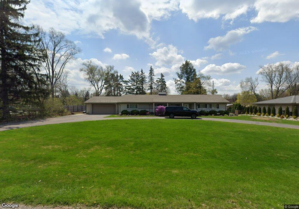 880 Ivy Ln, Bloomfield Hills, MI 48304 - photo 1