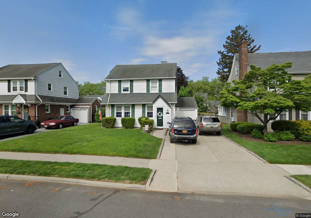 16 Roosevelt St, Garden City, NY 11530 - photo 1