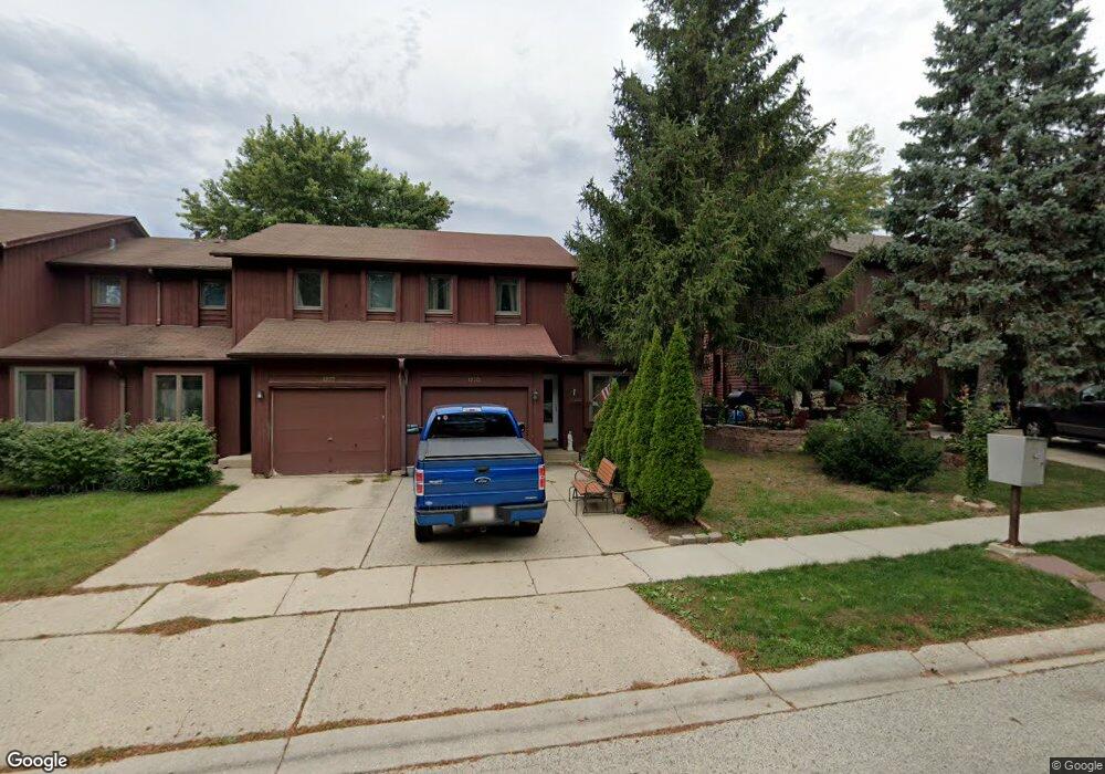 1220 Riverwood Dr unit 2, Algonquin, IL 60102 - photo 1