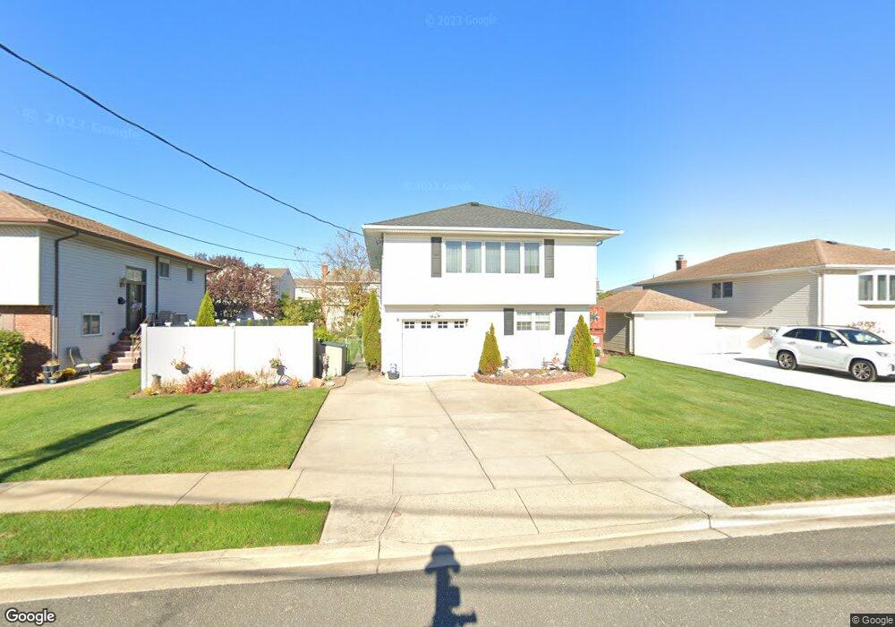 482 Zadig St unit 2nd fl, Oceanside, NY 11572 - photo 1