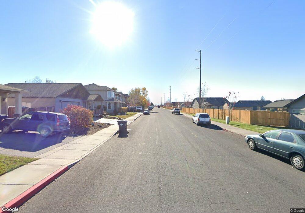 2256 NE 5th St, Redmond, OR 97756 - photo 1