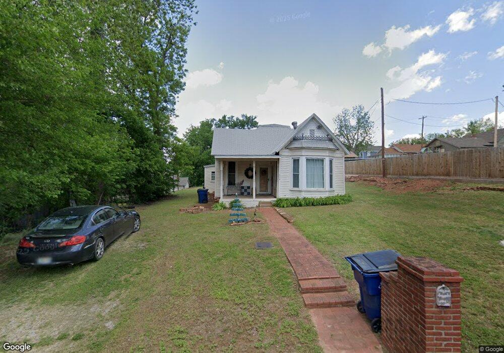 110 E Logan Ave, Guthrie, OK 73044 - photo 1