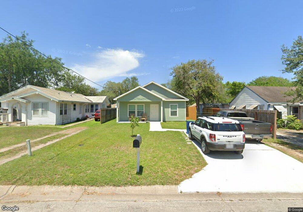 905 E Hutchinson St, Beeville, TX 78102 - photo 1