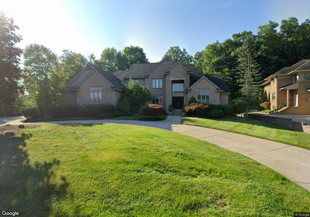 6277 Golden Ln, West Bloomfield, MI 48322 - photo 1