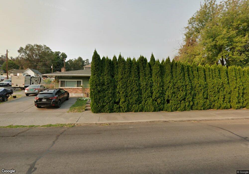 300 W 10th St, the Dalles, OR 97058 - photo 1