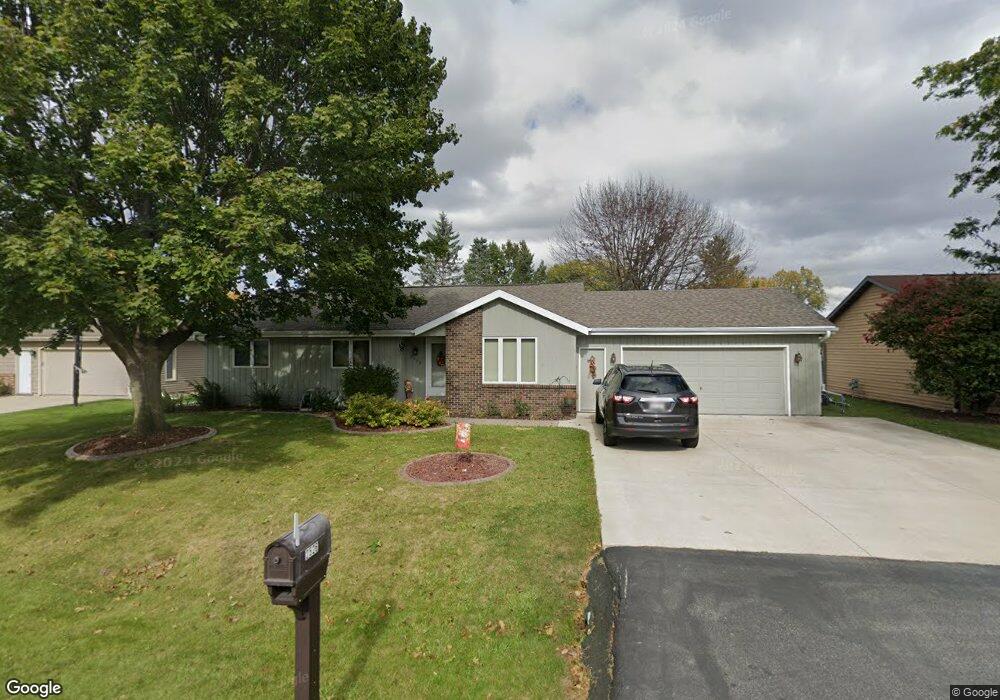 2526 W Sunnyview Cir, Appleton, WI 54914 - photo 1