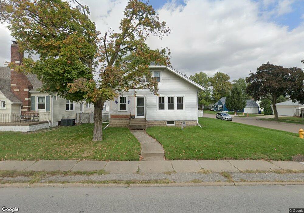 2302 W Locust St, Davenport, IA 52804 - photo 1