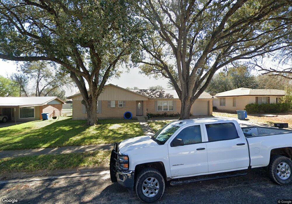 1410 Oriole Ln, Beeville, TX 78102 - photo 1