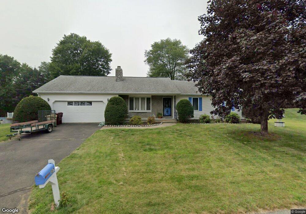 157 Overlook Dr, Ludlow, MA 01056 - photo 1