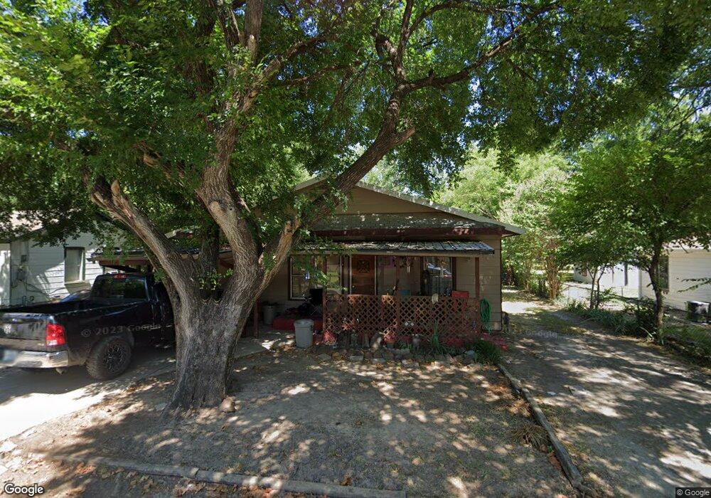 1020 Locust St, Gainesville, TX 76240 - photo 1