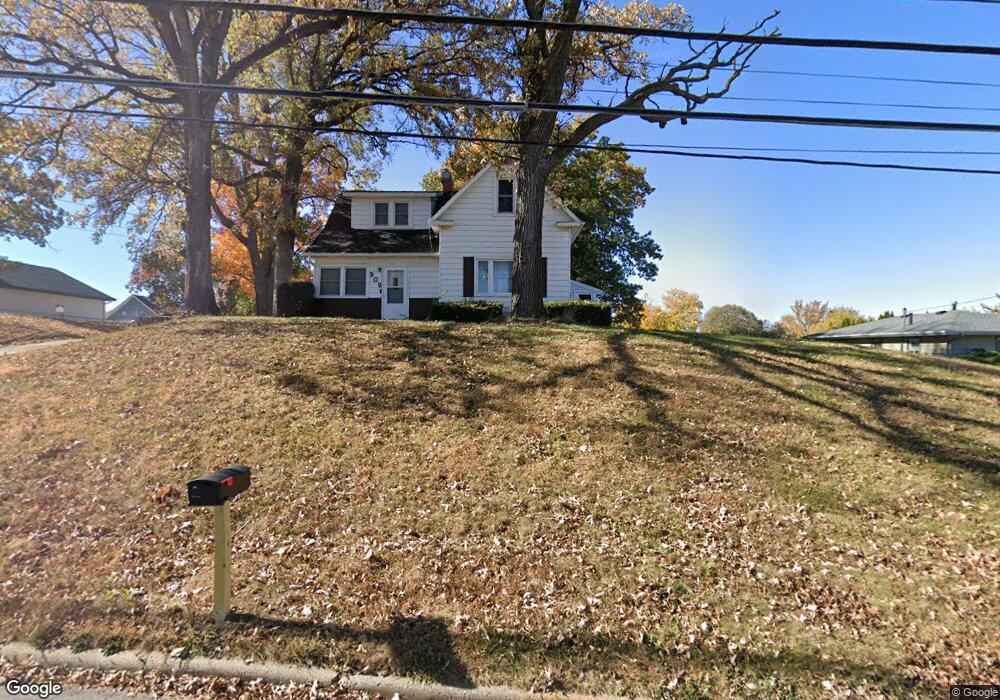 909 1st St N, Newton, IA 50208 - photo 1