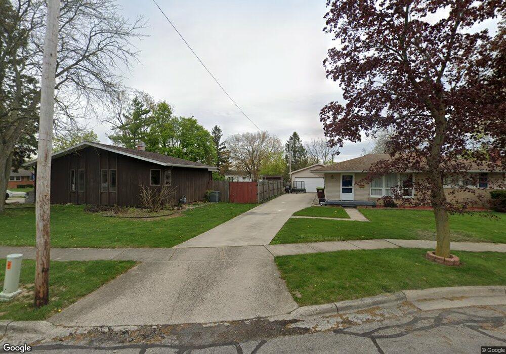 214 Stratford Dr, Adrian, MI 49221 - photo 1