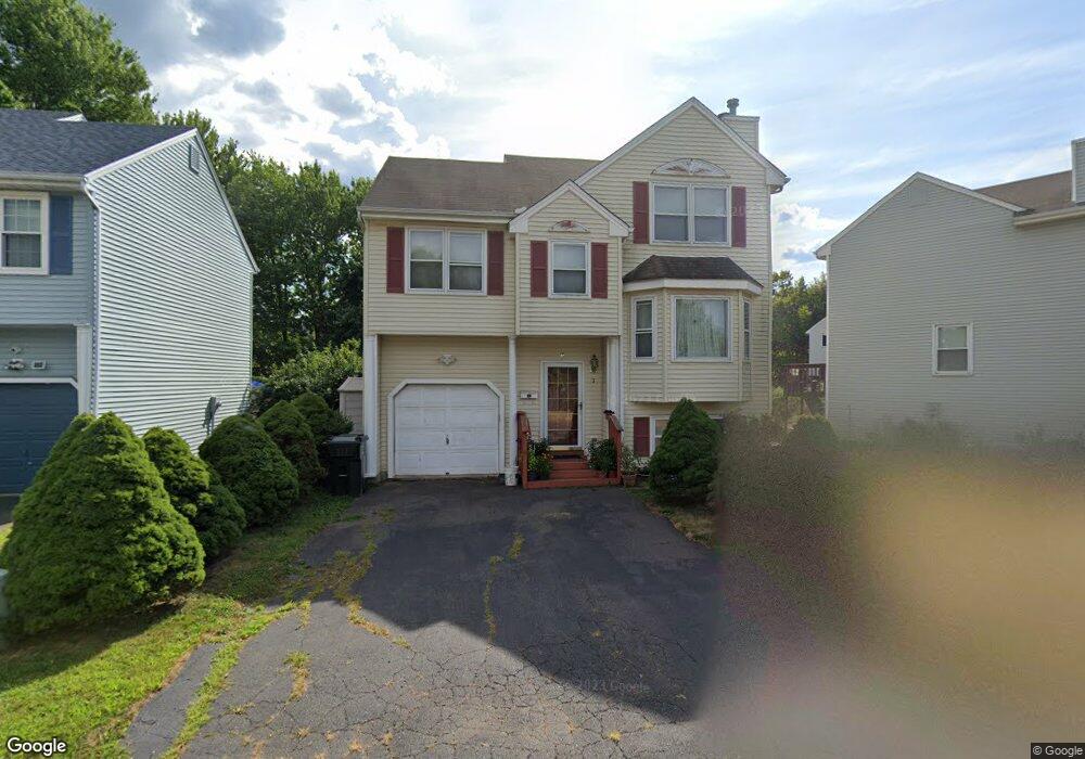 7 Nutmeg Ct, West Hartford, CT 06110 - photo 1