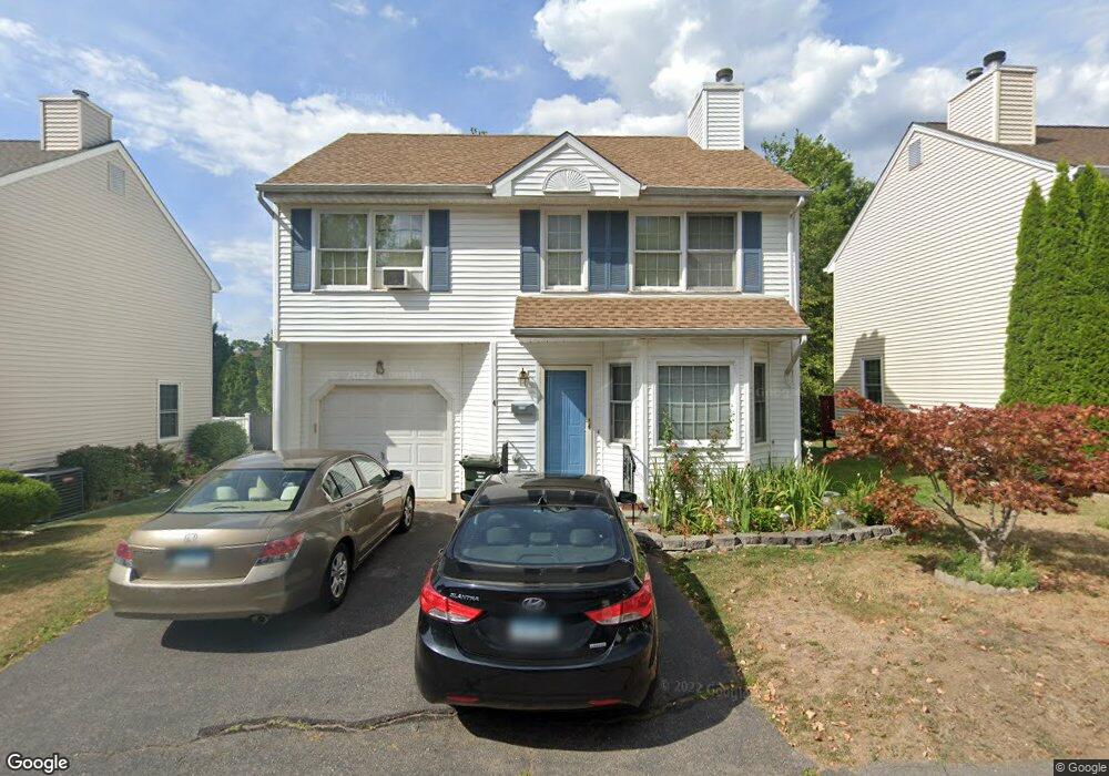 4 Rosemary Ct, West Hartford, CT 06110 - photo 1