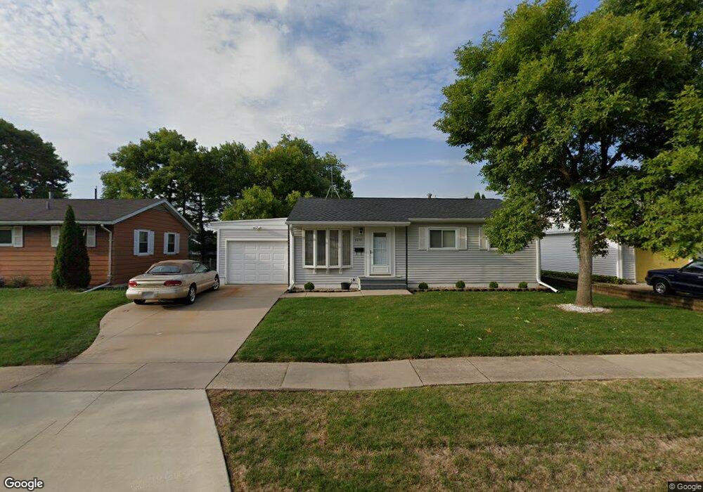 4640 Midway Dr NW, Cedar Rapids, IA 52405 - photo 1