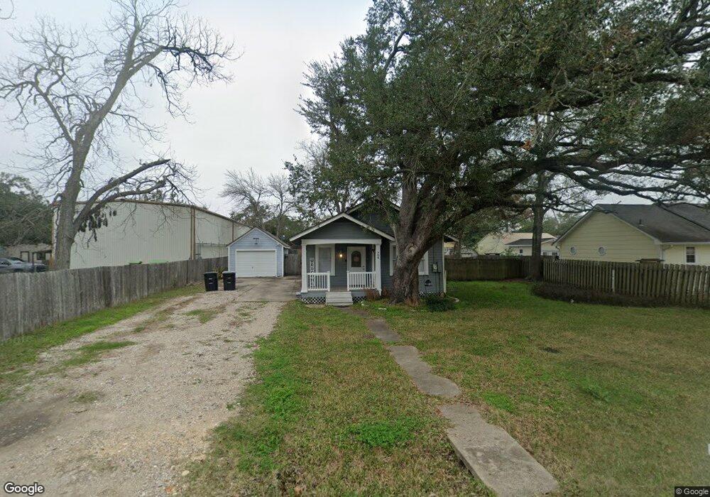 706 W Cleveland St, Alvin, TX 77511 - photo 1