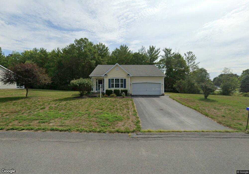 2 Garnet Ln, Schenectady, NY 12302 - photo 1