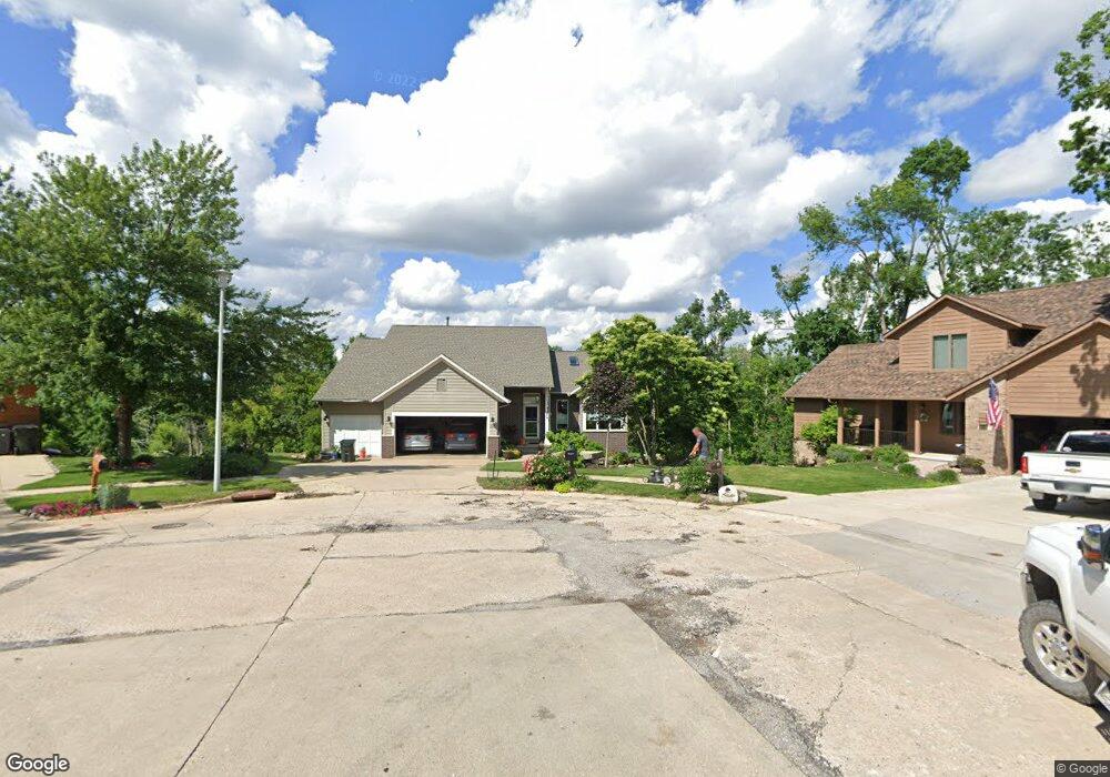 1927 Greentree Ct NW, Cedar Rapids, IA 52405 - photo 1