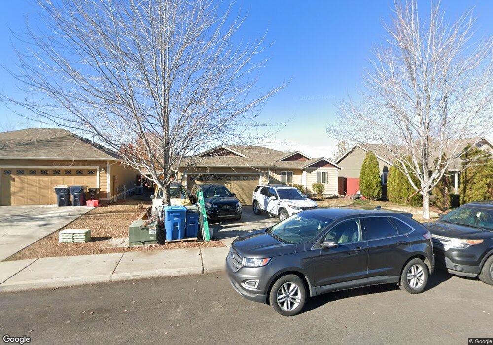 2715 NE 9th St, Redmond, OR 97756 - photo 1