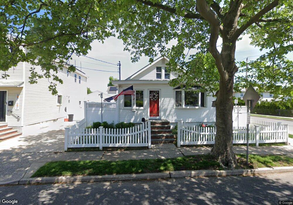 902 Washington St, Franklin Square, NY 11010 - photo 1