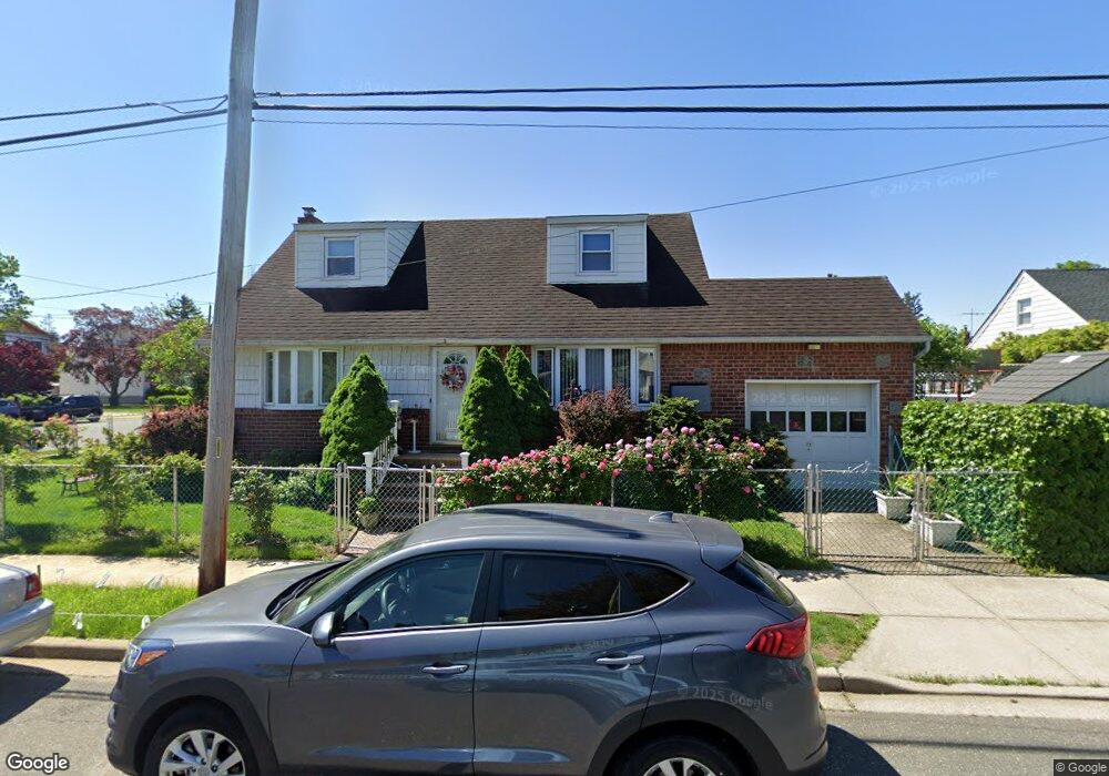 211 Lexington Ave, West Hempstead, NY 11552 - photo 1