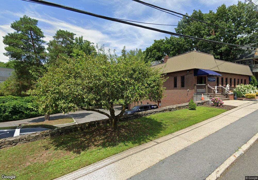 544 Old Post Rd No 3 unit 3, Greenwich, CT 06830 - photo 1