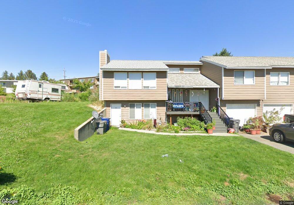 561 11th St NE, East Wenatchee, WA 98802 - photo 1