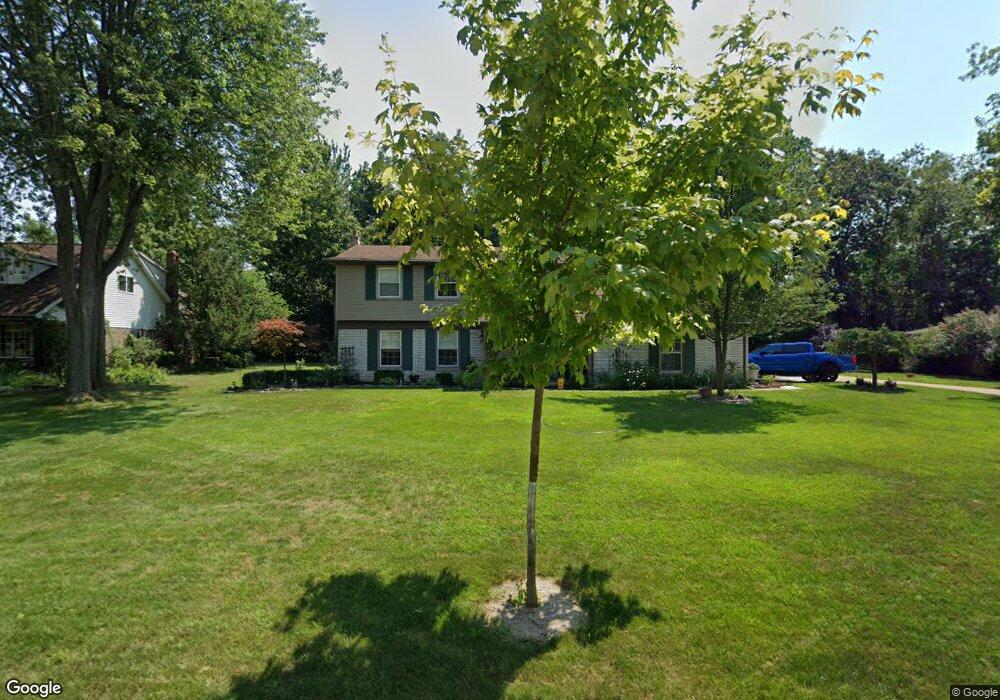 8841 Thorntree Dr, Grosse Ile, MI 48138 - photo 1