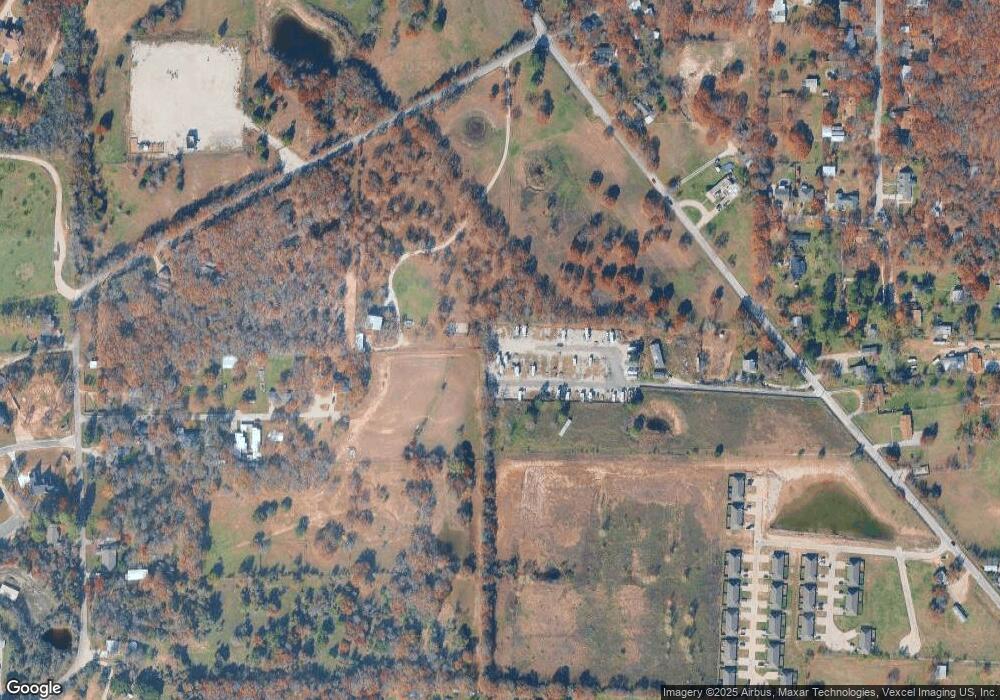 724 Silver Creek Rd, Azle, TX 76020 - photo 1